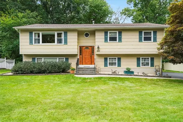 43 Maplewood BLVD, Suffern, NY 10901