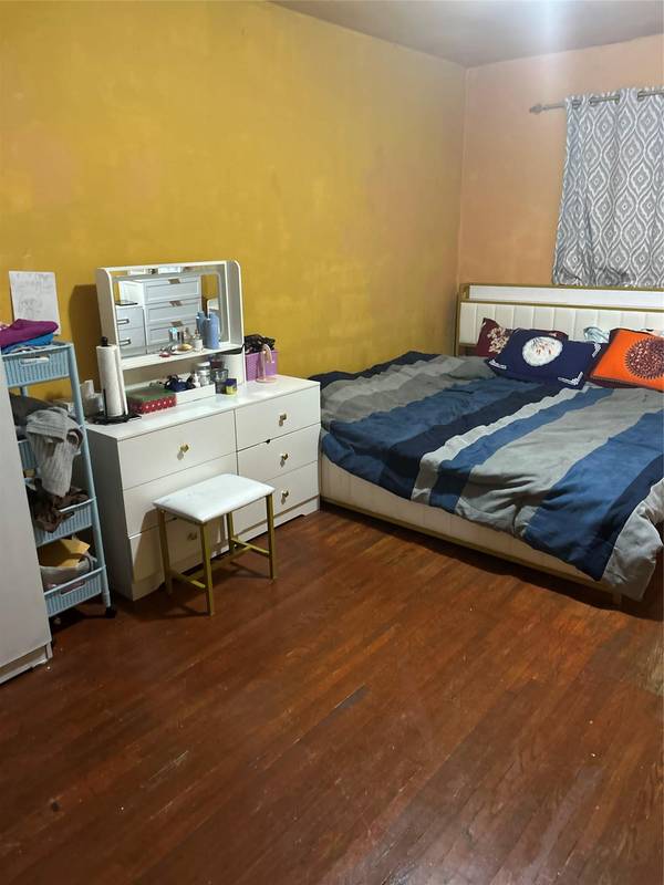 1210 white plains RD, Bronx, NY 10472