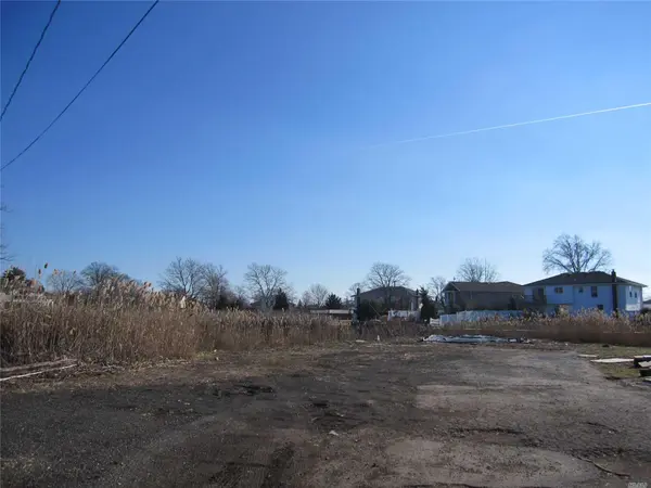 Island PL, Seaford, NY 11783