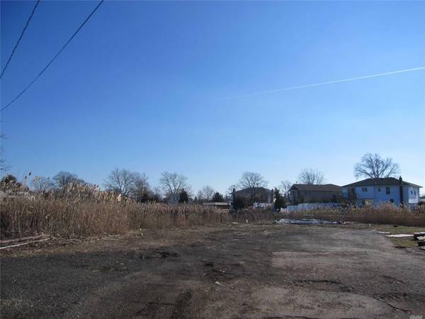 Island PL, Seaford, NY 11783