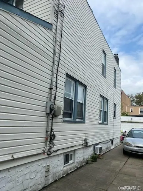 71-31 66th RD, Middle Village, NY 11379