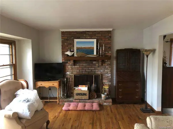 49 Shrubland RD, Southampton, NY 11968