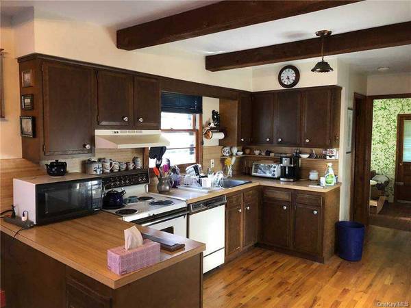 49 Shrubland RD, Southampton, NY 11968