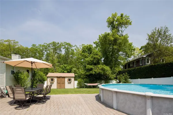 400 Wells RD, Laurel, NY 11948