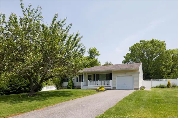 400 Wells RD, Laurel, NY 11948
