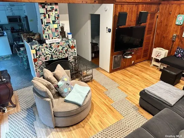 180 Clipper RD, Ocean Beach, NY 11770