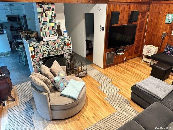 180 Clipper RD, Ocean Beach, NY 11770