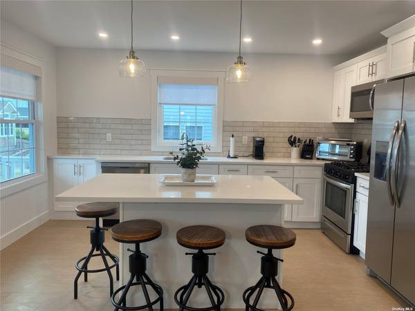 448 Dehnhoff WALK, Ocean Beach, NY 11770