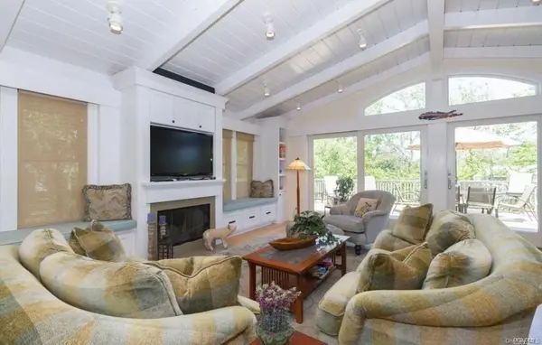 207 Wilmot RD, Ocean Beach, NY 11770