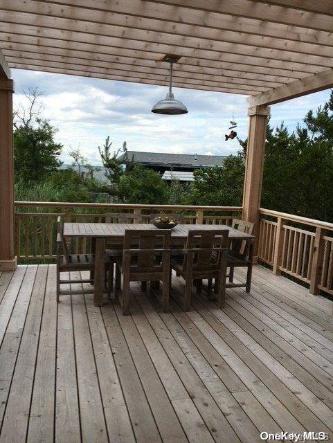 320 Frigate Rdw, Ocean Beach, NY 11770