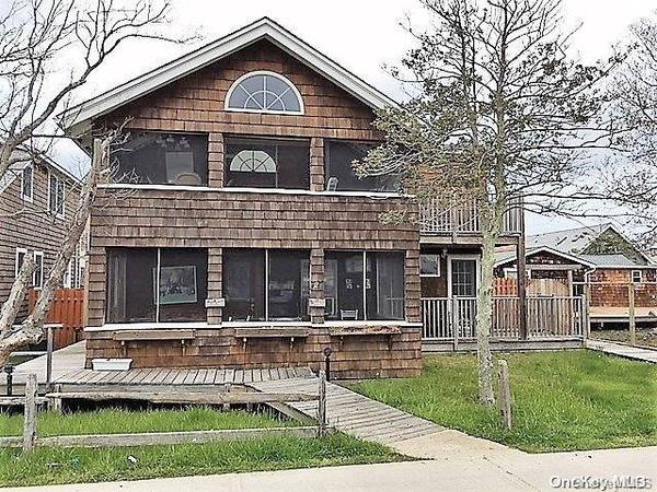 12 Ocean RD, Ocean Beach, NY 11770