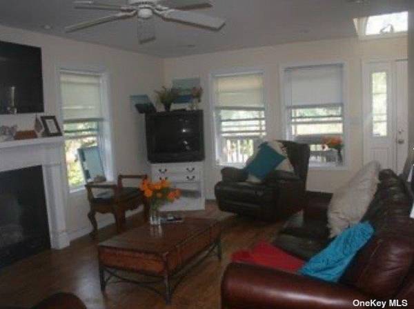 201 Cottage WALK, Ocean Beach, NY 11770