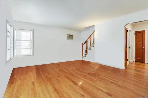 521 S 12th ST, New Hyde Park, NY 11040