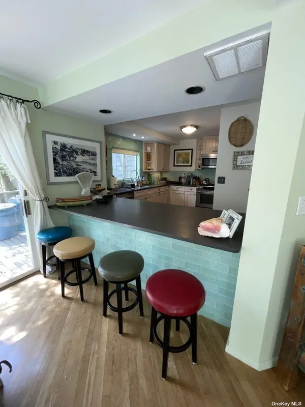275 Wilmot RD, Ocean Beach, NY 11770