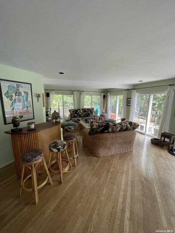 275 Wilmot RD, Ocean Beach, NY 11770