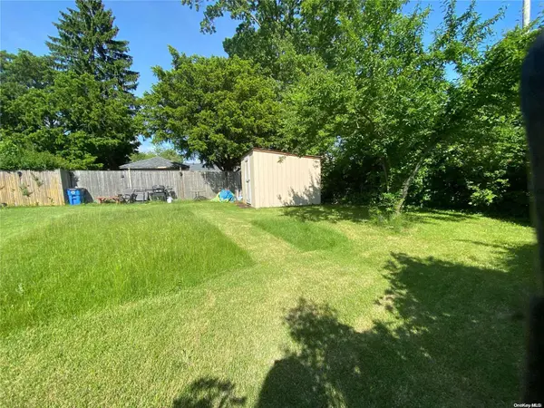 Address not disclosed, Lindenhurst, NY 11757