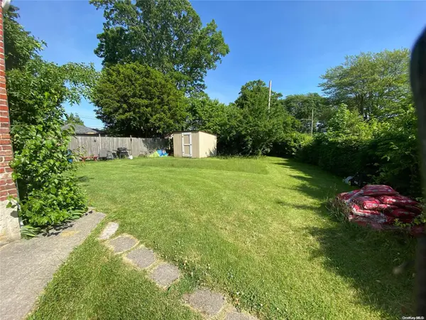 Address not disclosed, Lindenhurst, NY 11757