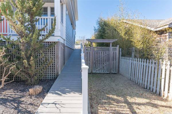 672 Ocean Breeze, Ocean Beach, NY 11770