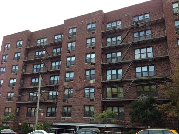87-70 173rd ST #5G, Jamaica, NY 11432