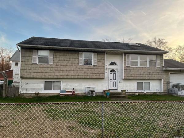 308 Daly PL, Copiague, NY 11726