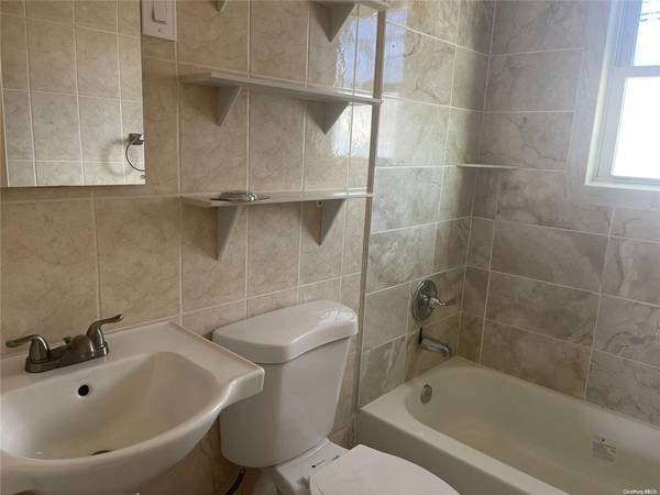 21 E Walnut ST, Central Islip, NY 11722