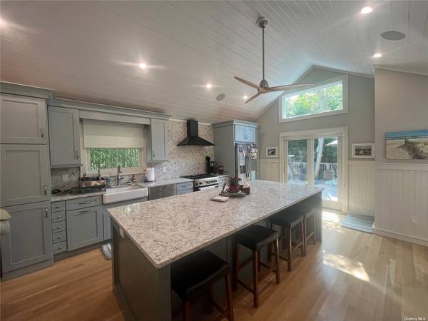 985 Surfview WALK, Ocean Beach, NY 11770