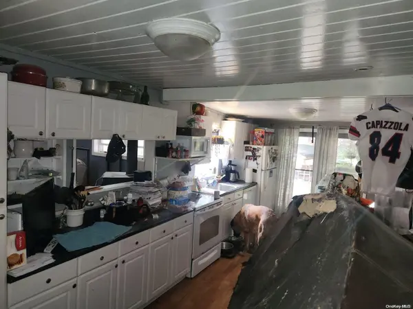 247 Old Country Rd RD, Eastport, NY 11941