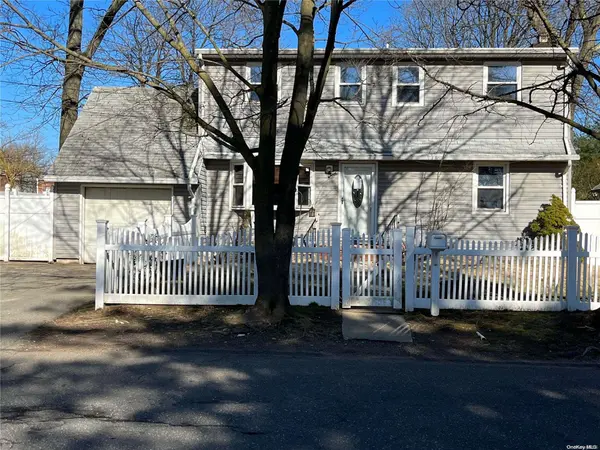 10 Field PL, Huntington Station, NY 11746
