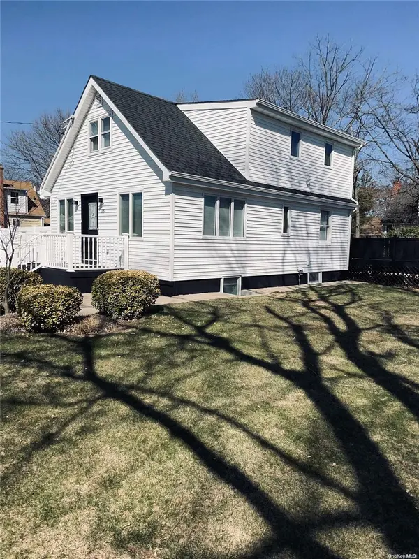 135 Westchester Ave, West Babylon, NY 11704