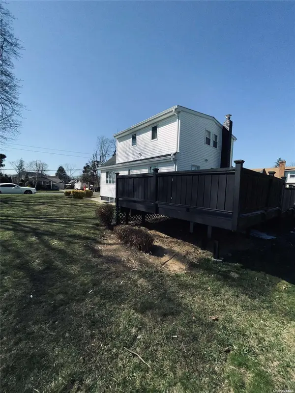 135 Westchester Ave, West Babylon, NY 11704