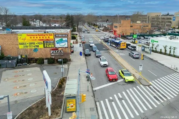 61-07 Utopia Pkwy, Fresh Meadows, NY 11365