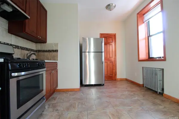 17-01 Gates AVE, Flushing, NY 11385
