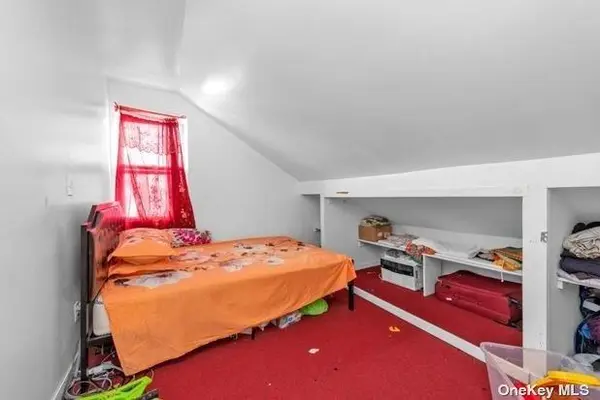 85-38 Homelawn ST, Jamaica Hills, NY 11432
