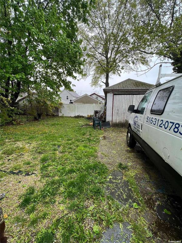 86 Linden AVE, Hempstead, NY 11550