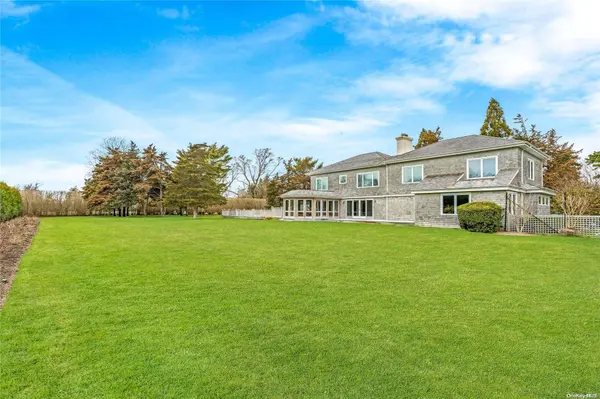 13 Quogo Neck LN, Quogue, NY 11959