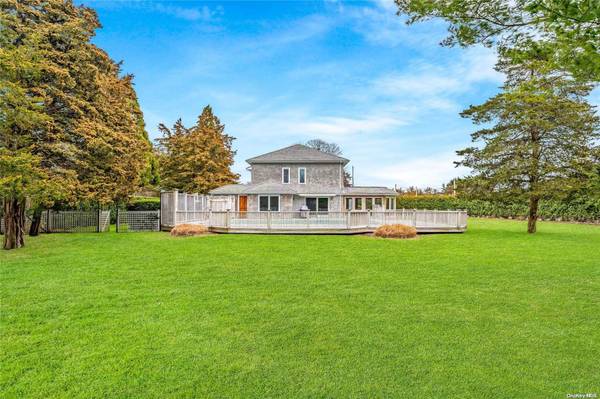 13 Quogo Neck LN, Quogue, NY 11959