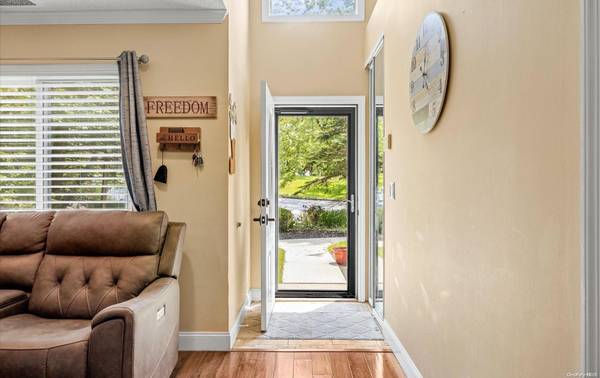 1016 Skyline DR #1016, Coram, NY 11727