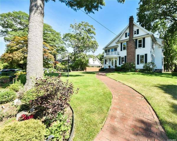 26 Cherry ST, Douglaston, NY 11363