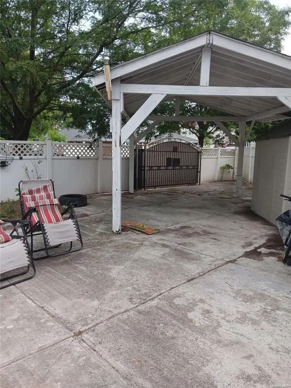 197-31 Carpenter AVE, Hollis, NY 11423