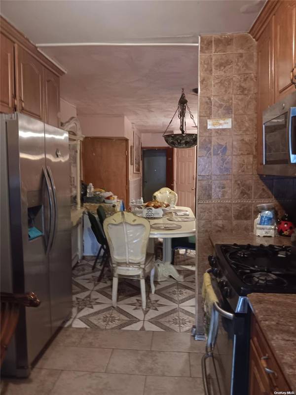 197-31 Carpenter AVE, Hollis, NY 11423