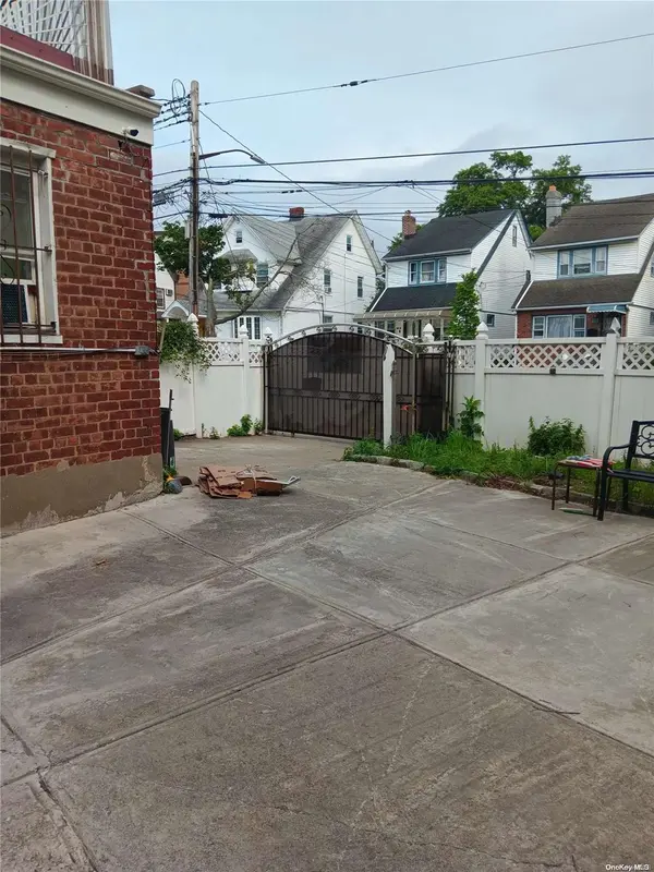 197-31 Carpenter AVE, Hollis, NY 11423
