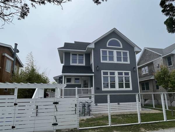 24 Bungalow WALK, Ocean Beach, NY 11770