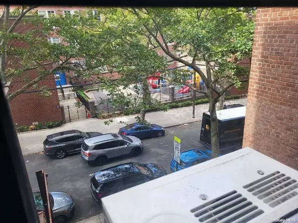 102-12 65th AVE #D36, Forest Hills, NY 11375