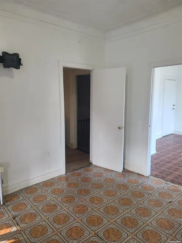 385 Amboy ST, Brooklyn, NY 11212