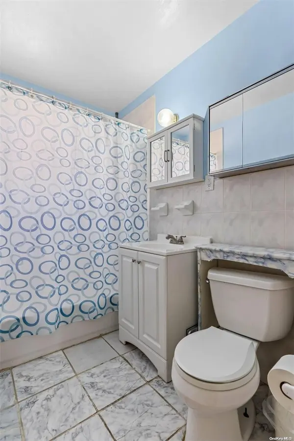 127-15 102 AVE, Richmond Hill, NY 11418