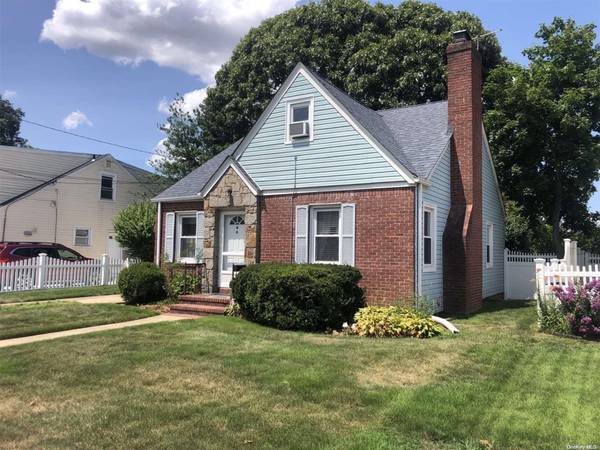 815 Grand Terrace AVE, North Baldwin, NY 11510