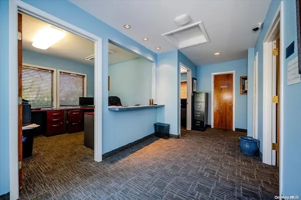 800 Montauk HWY, West Islip, NY 11795