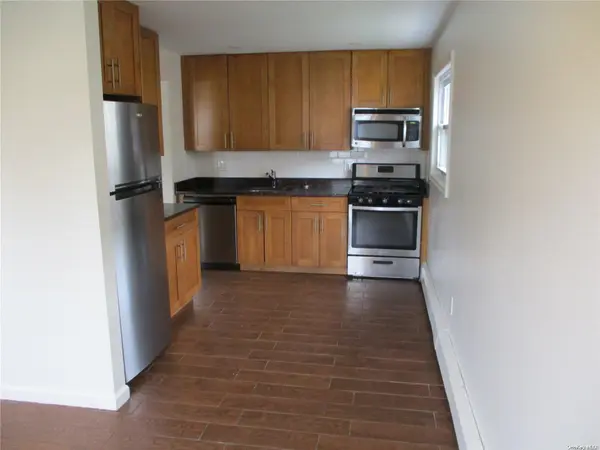 31 Monroe ST, Inwood, NY 11096
