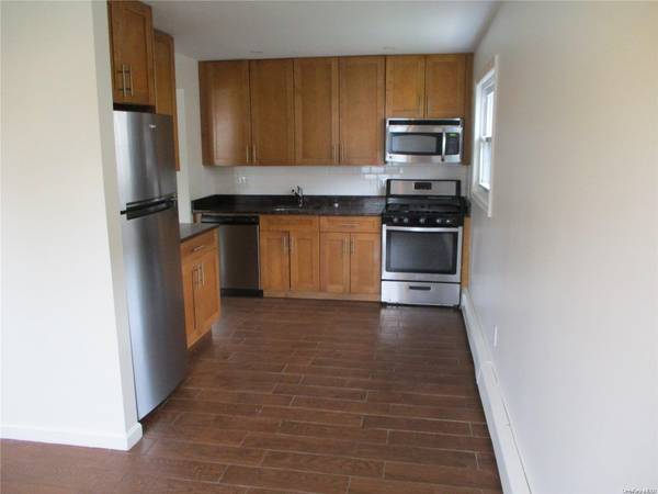 31 Monroe ST, Inwood, NY 11096