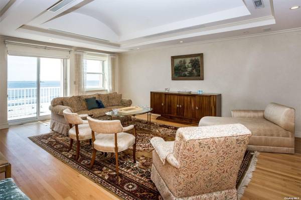 2 Richmond RD #6U&6V, Lido Beach, NY 11561